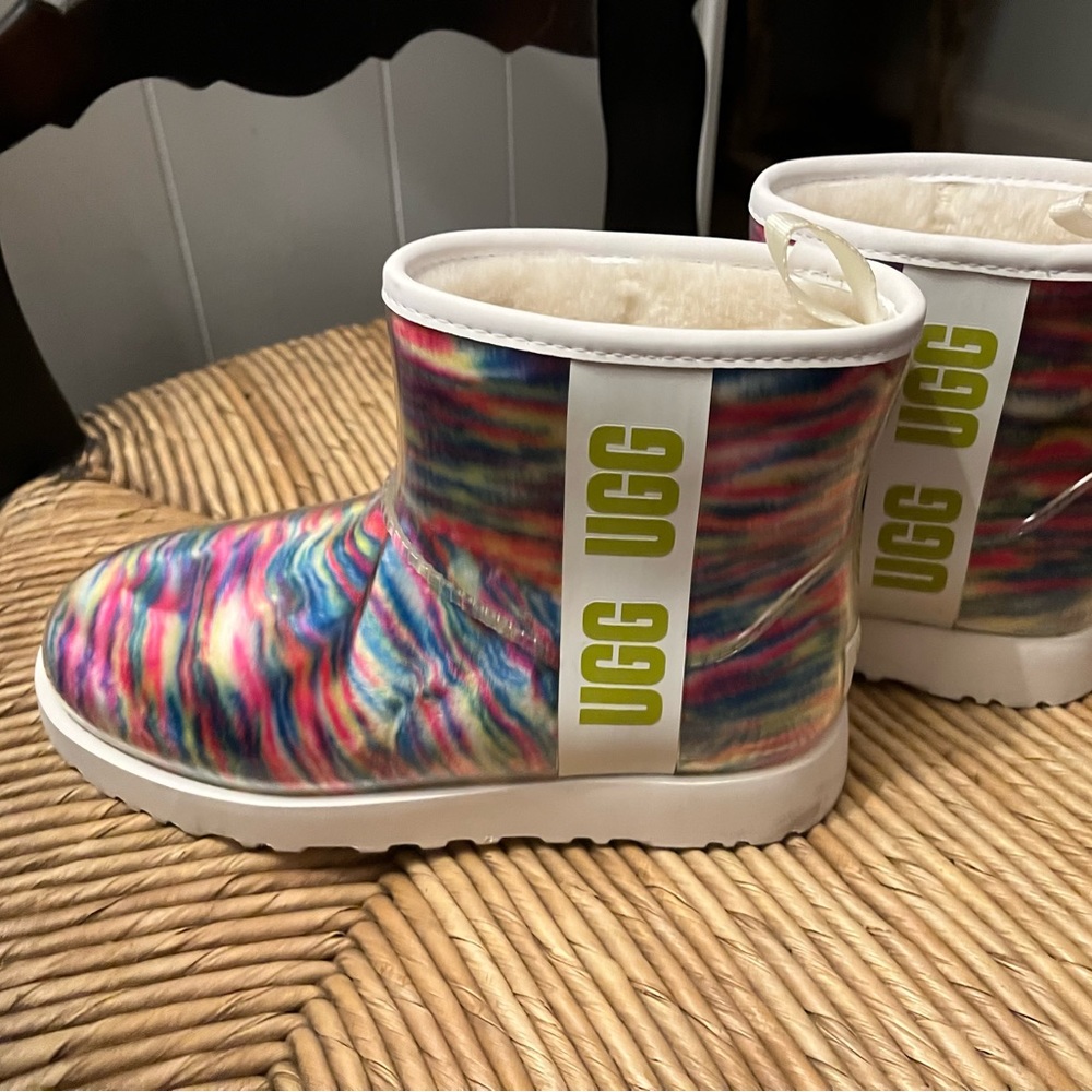 Ugg classic clear mini pixelate boot white.